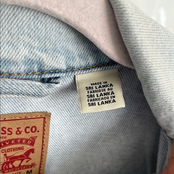 LEVI’S NWOT Light Blue Embroidered Denim Jacket, Size M - Picture 10 of 14